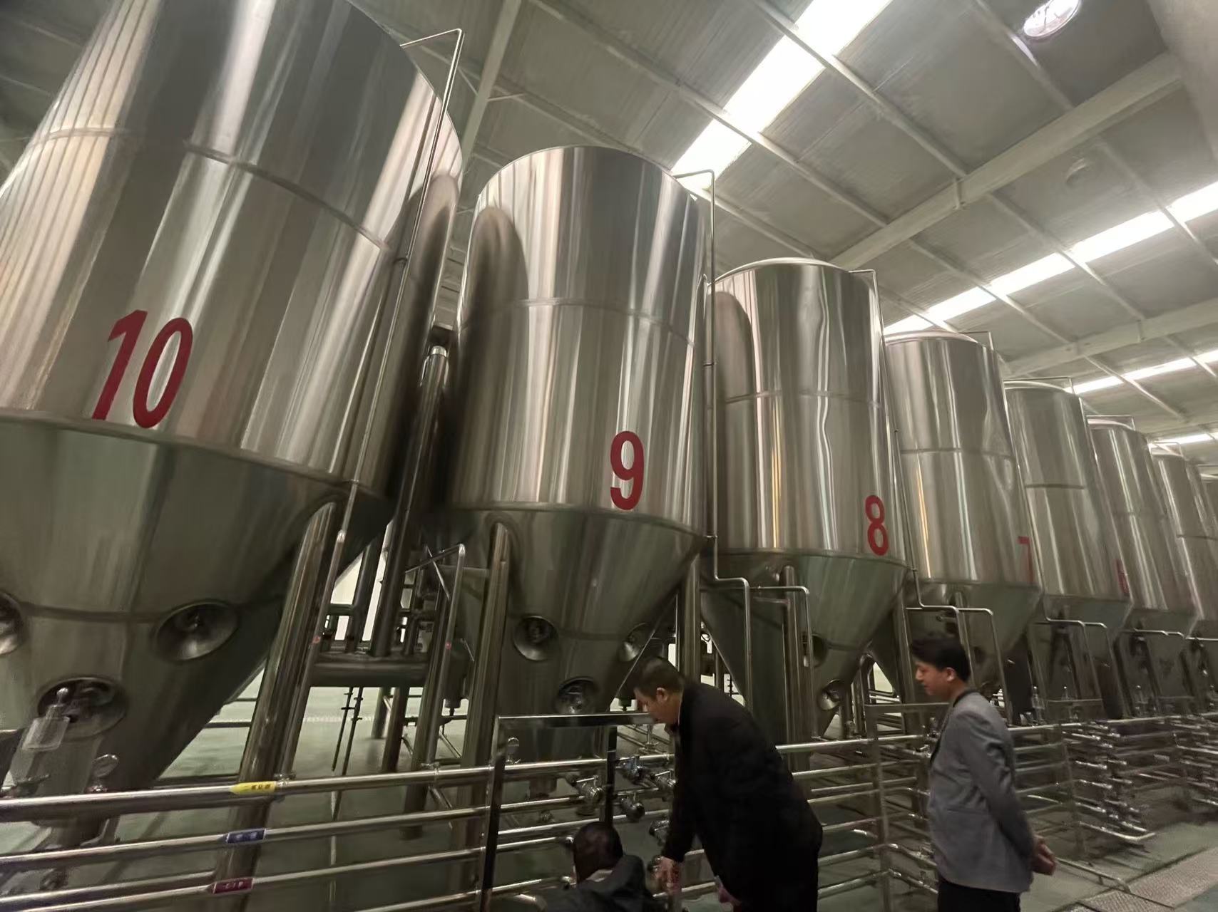 康乐精酿啤酒设备厂—平面布置、设备设计、制造、调试、培训等一条龙服务